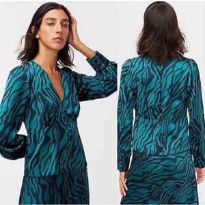 J. Crew Green/ Teal & Black Tiger Satin Blouse V-Neck Longsleeve Buttons